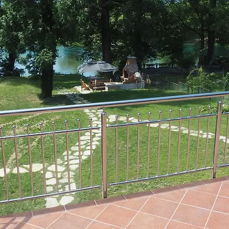 Jasmina Villa *
